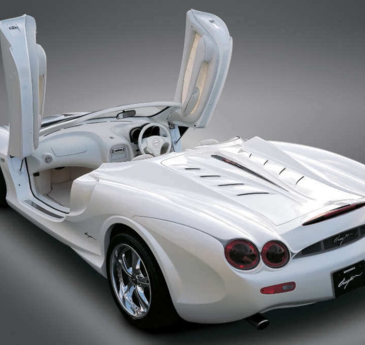 Tuy nhiên, Mitsuoka Orochi bị đánh giá là siêu xe tệ nhất từng được sản xuất bởi hãng này. Dù được liệt vào danh sách siêu xe nhưng nó chỉ có thể đạt vận tốc tối đa 250km/h, mất đến 6 giây để tăng tốc lên 96km/h, và chỉ có thể tạo ra 223 mã lực.
