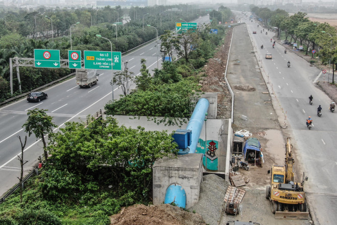 Dự án đầu tư mở rộng đường gom Đại lộ Thăng Long (đoạn từ cầu vượt Phú Đô đến đường Lê Trọng Tấn, Hà Nội) có tổng mức đầu tư hơn 163 tỷ đồng, đang được nhà thầu gấp rút triển khai thi công.