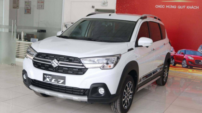 Tại Hà Nội, khách hàng mua xe Suzuki XL7 Sport Limited mới ra mắt tại thị trường Việt cần từ 739,1 triệu đồng để lăn bánh