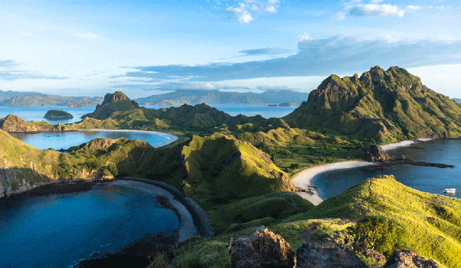 Đảo Flores, Indonesia: 'Flores' có nguồn gốc từ tiếng Bồ Đào Nha có nghĩa là từ 'hoa'. Đúng như vậy, bãi biển này được mệnh danh là 'bông hoa tinh tế của phương đông' ở Indonesia.
