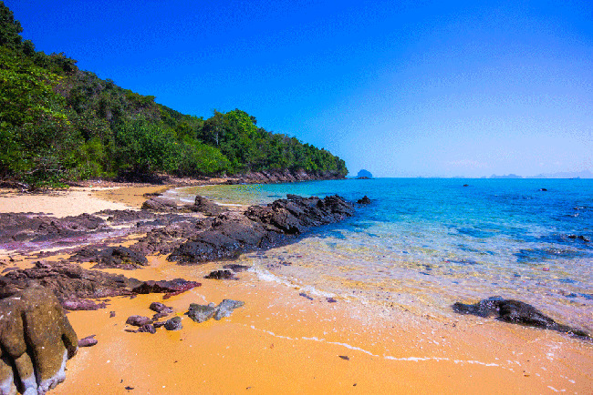 Koh Yao Yai, Thái Lan: Nằm giữa Krabi và Phuket ở biển Andaman là&nbsp;một trong những hòn đảo hoang sơ cuối cùng của Thái Lan - Koh Yao Yai.&nbsp;
