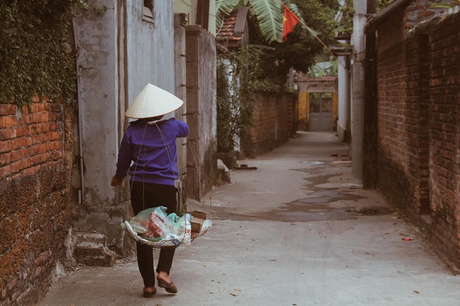 Đường làng bình dị - Ảnh: Phạm Minh