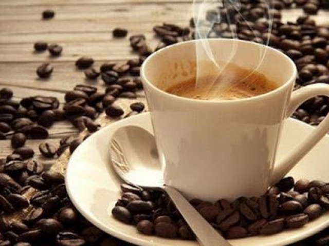 Người mắc COVID-19 có nên uống cà phê?