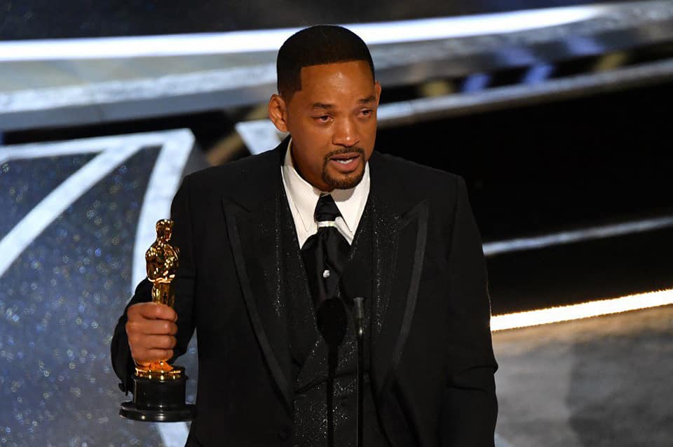 Sau đó Will Smith&nbsp;đã nhận được giải Nam chính xuất sắc nhất (Best Actor) trong phim&nbsp;"King Richard".&nbsp;&nbsp;Anh bật khóc nức nở khi lên nhận giải