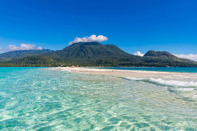 Quần đảo Camiguin, Philippines: Được đặt biệt danh là đảo&nbsp;"Sinh ra từ Lửa”, viên ngọc ít được biết đến nằm ở biển Bohol thực sự là một trong những hòn đảo thanh bình nhất.
