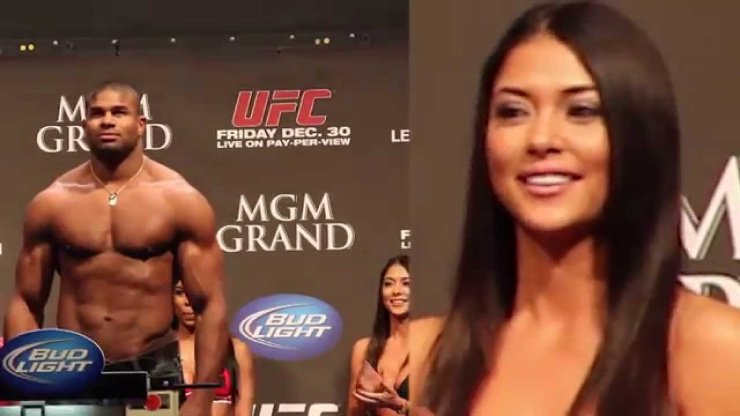 Arianny Celeste không thể ngừng ngắm nam võ sĩ cơ bắp