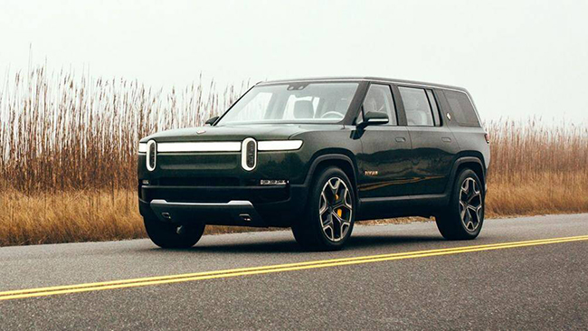 1. Rivian R1S
