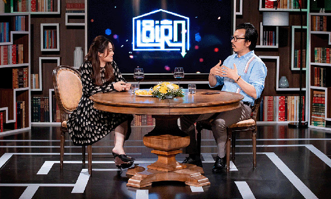 Đinh Tiến Dũng và khách mời đầu tiên của chương trình - hot mom Hằng "Túi"