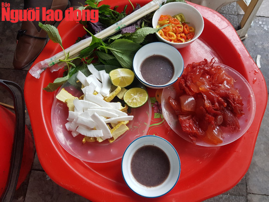 Hà Nội mùa sứa đỏ - 3