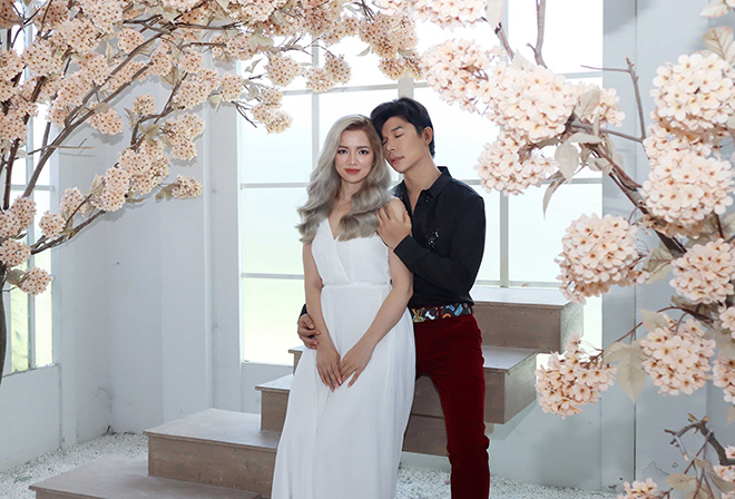 Hình ảnh tình tứ của Nathan Lee cùng 2 người đẹp - Huyền Cadie và Maya Hồ