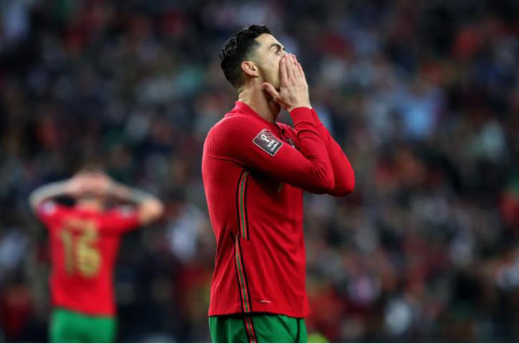 Sự tiếc nuối lớn hiện lên trên mặt đội trưởng Bồ Đào Nha Ronaldo