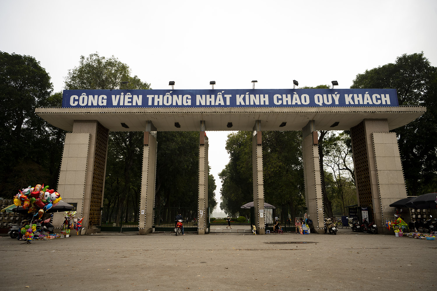 Công viên Thống Nhất được hoàn thành vào tháng 5/1961 với diện tích khoảng 50ha, đây là một trong những công viên lớn nhất của Hà Nội.