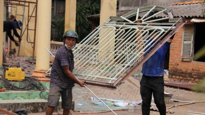 "Gia đình tôi đã định cư tại đây gần 40 năm, làm nghề nông. Khi ra khu tái định cư hy vọng cuộc sống sẽ khấm khá hơn", anh Phan Văn Tuấn, con ruột ông Bôn chia sẻ.