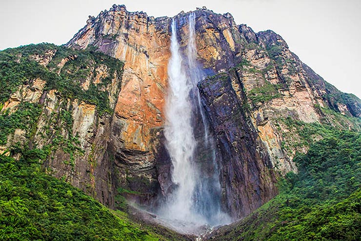 5. Salto Angel trong tiếng bản địa gọi là Kerepakupai Meru, lấy tên từ người phát hiện ra nó - Jimmie Angel.
