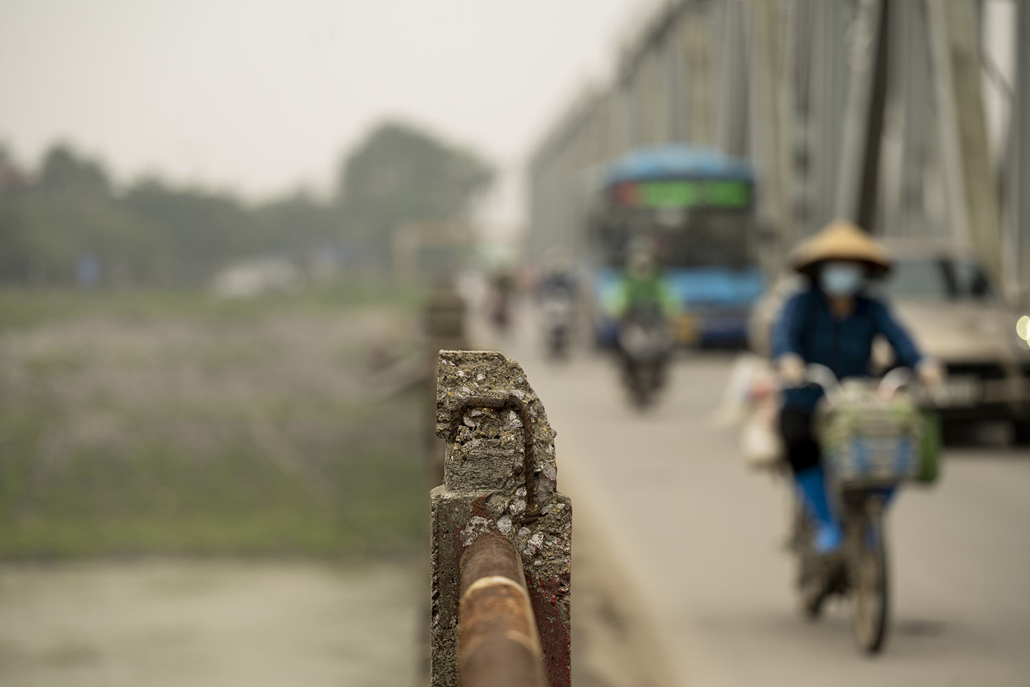 Cây cầu trăm năm tuổi ở Hà Nội xuống cấp, sắt hoen gỉ, bê tông bong tróc - 8