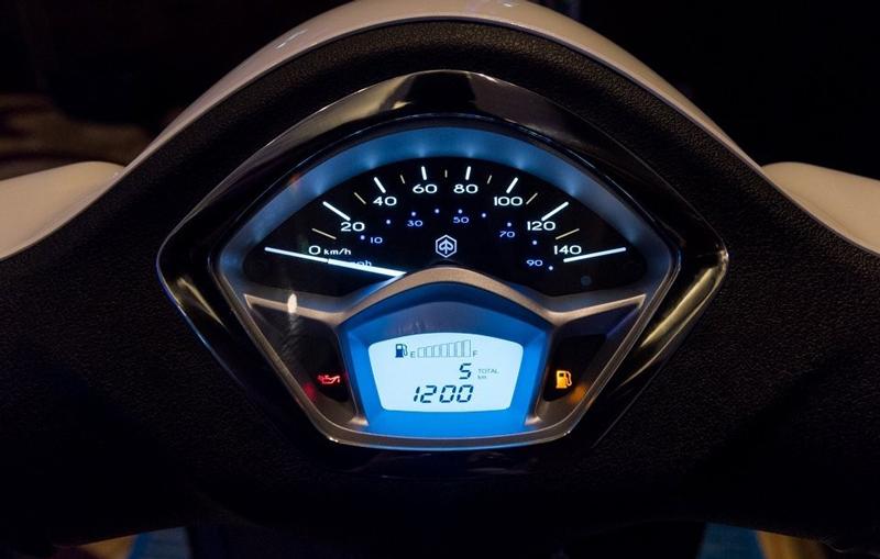 Xe Liberty 2022 sử dụng đồng hồ dạng analog kết hợp cùng màn hình LCD