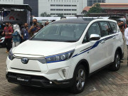 Tin tức ô tô - Toyota Innova phiên bản chạy điện bất ngờ lộ diện