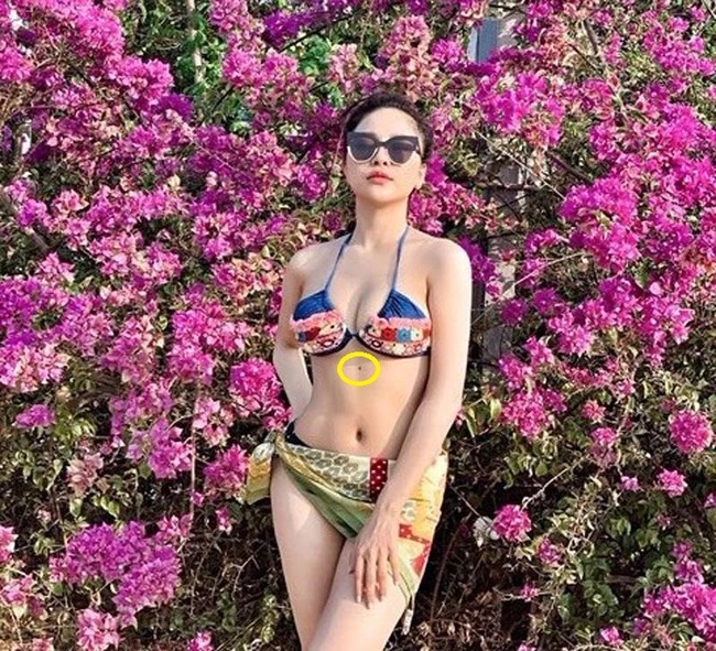 Trong những bộ ảnh bikini trước, hot girl sinh năm 1996 cũng để lộ nốt ruồi ngay dưới chân ngực.&nbsp;
