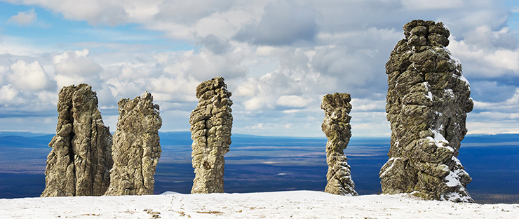 Manpupumers hay còn được gọi là “7 người khổng lồ”, nó là những khối đá bí ẩn nằm ở phía tây của dãy núi Ural, một trong những khu vực xa xôi nhất của Nga.
