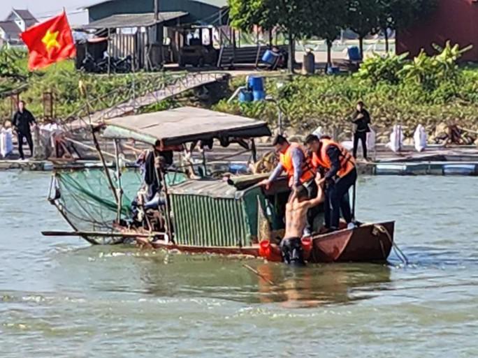 Lực lượng công an bắt giữ Trịnh Xuân Thành