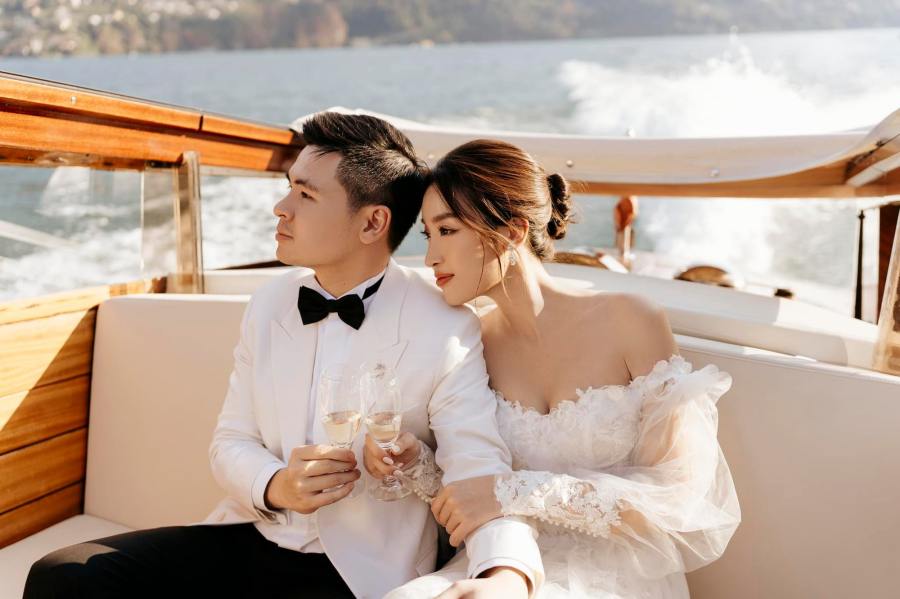 Đỗ Vinh Quang và Đỗ Mỹ Linh chụp hình cưới cùng nhau trước hôn lễ. Bức hình nhận được rất nhiều lời khen, lời chúc phúc từ người hâm mộ.
