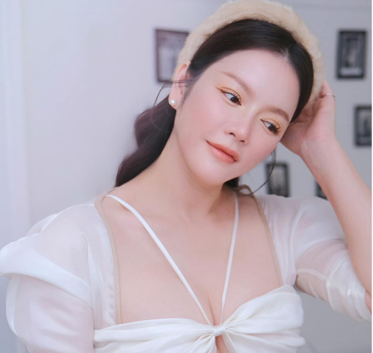 Được xem là nữ đại gia trong showbiz Việt khi sở hữu những tài sản lớn nhưng Lý Nhã Kỳ đến nay vẫn là bóng hồng một mình sau khi chia tay mối tình 9 năm.
