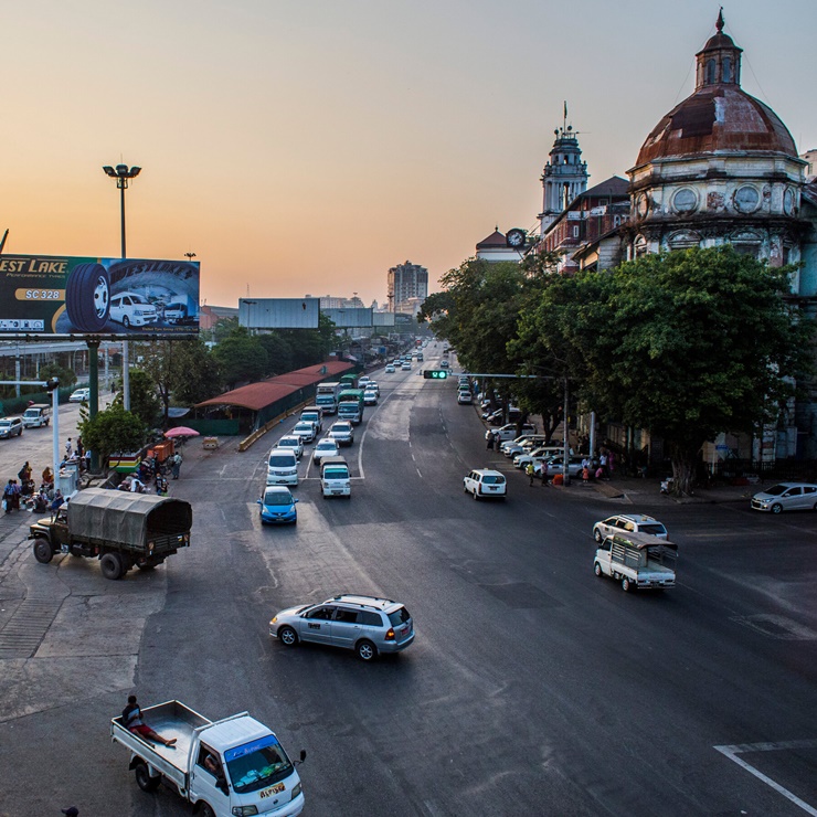 Năm 2021, GDP của Myanmar giảm 18%, năm nay được dự báo tăng trưởng khoảng 3%. Đây là mức thấp so với mặt bằng chung của khu vực Đông Nam Á.&nbsp;
