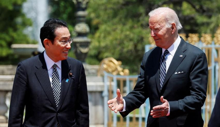 Thủ tướng Nhật Fumio Kishida (trái) và Tổng thống Mỹ Joe Biden. Ảnh: Jonathan Ernst/REUTERS