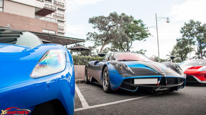 Tại một buổi họp mặt của dân chơi siêu xe Việt Nam đầu năm 2023, "thần gió" triệu USD Pagani Huayra đã tái xuất với màu ngoại thất mới bên cạnh Ferrari SF90 Spider, Maserati MC20 và Ford GT Heritage Edition