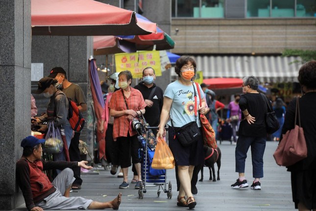 Trong một khu chợ ở thành phố Cơ Long, Đài Loan (Trung Quốc). Ảnh: Reuters