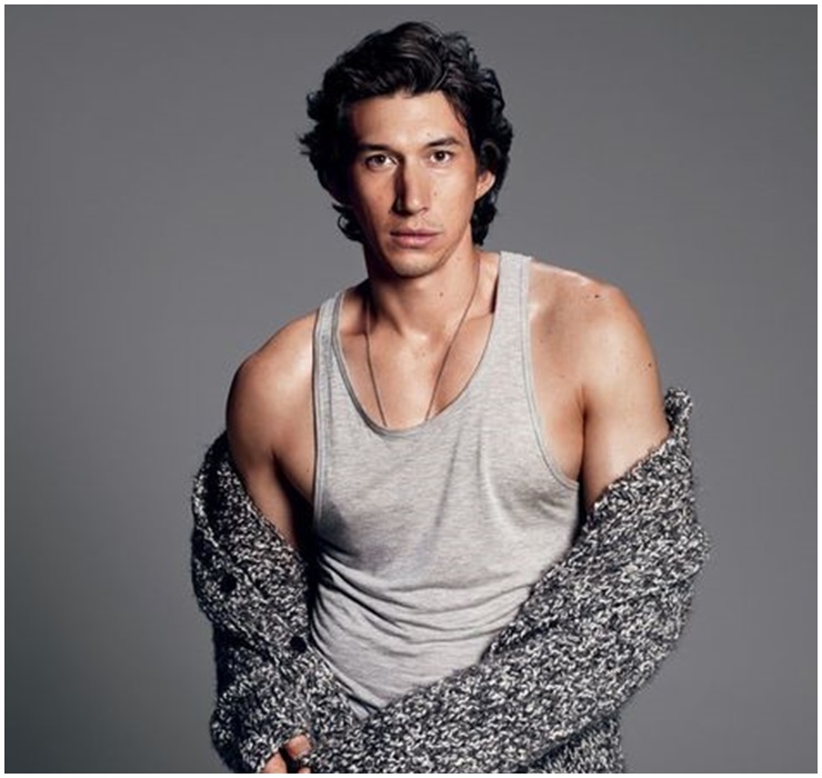 Nam diễn viên Adam Driver được biết đến nhiều nhất qua loạt bom tấn Star Wars. Anh sở hữu body săn chắc như bao tài tử khác.
