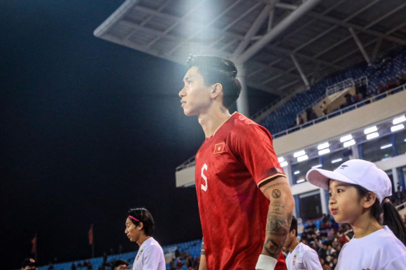 Đoàn Văn Hậu đăng ảnh và caption "Tiến về phía trước" ngay sau trận thắng giòn giã của đội tuyển Việt Nam