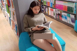”Mốt ngắn hơn 50cm” bị cấm vẫn được các nữ sinh mặc đến thư viện, nhà sách