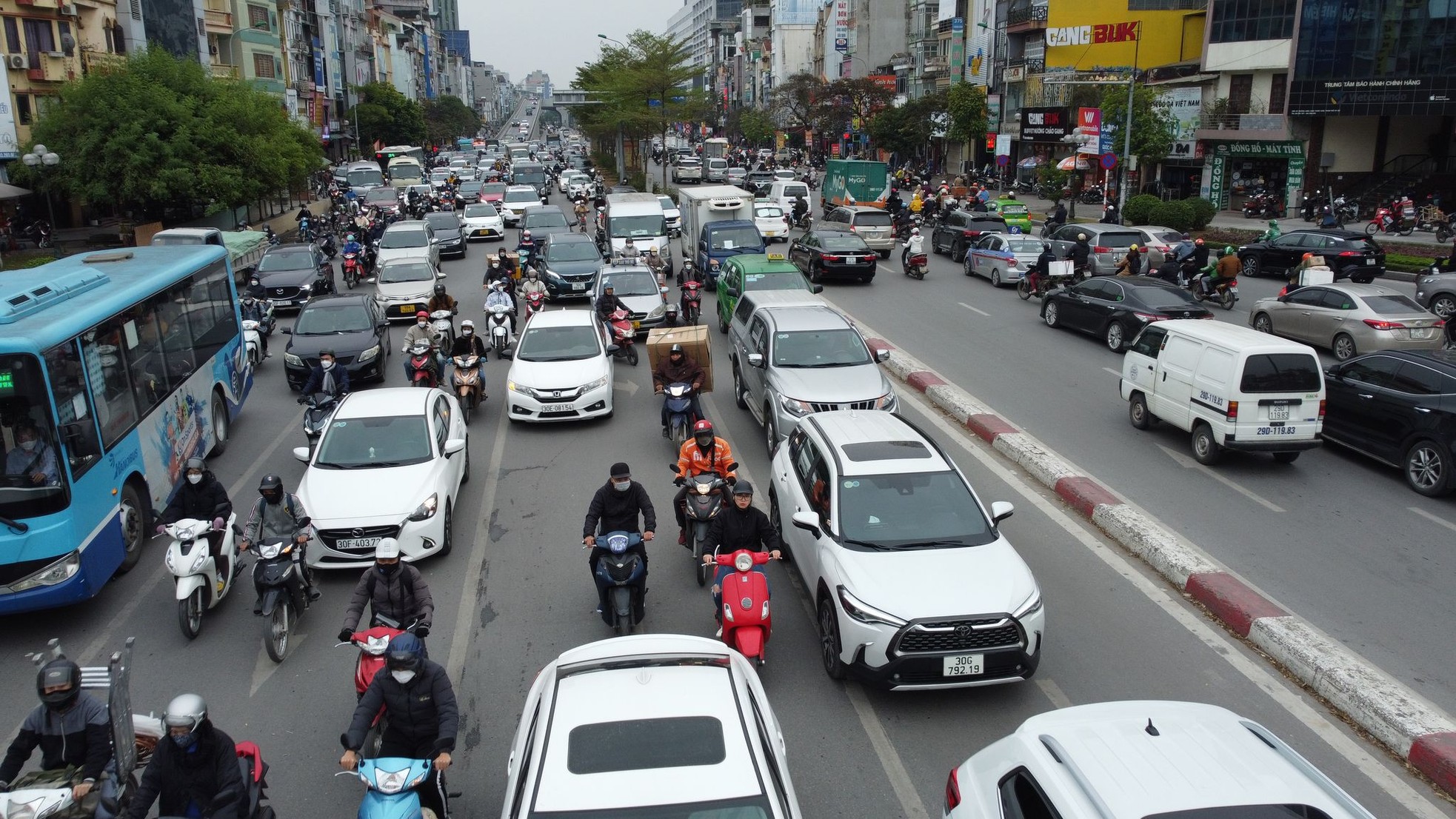 Theo báo cáo của Nhà đầu tư và các đơn vị thực hiện dự án đường Vành đai 2 trên cao, hiện đoạn Ngã Tư Vọng - Ngã Tư Sở đã thi công xong cơ bản, sẵn sàng thông xe.