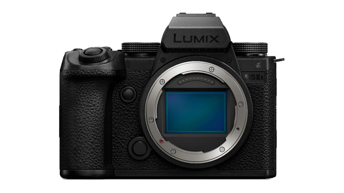 The Panasonic LUMIX S5II camera is a good choice for users who frequently livestream.