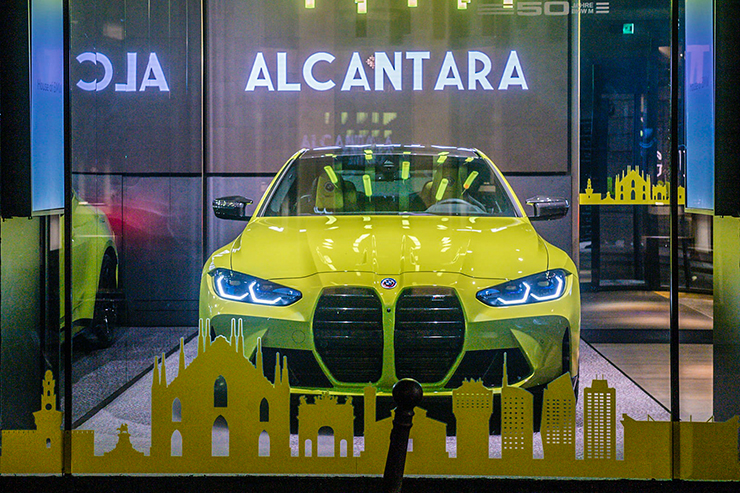 Xe thể thao BMW M4 Competition nâng cấp nội thất Alcantara độc nhất lộ diện - 3