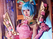 Dân mạng mê mẩn với phiên bản cosplay xạ thủ Violet Pháo Hoa Neon siêu lung linh