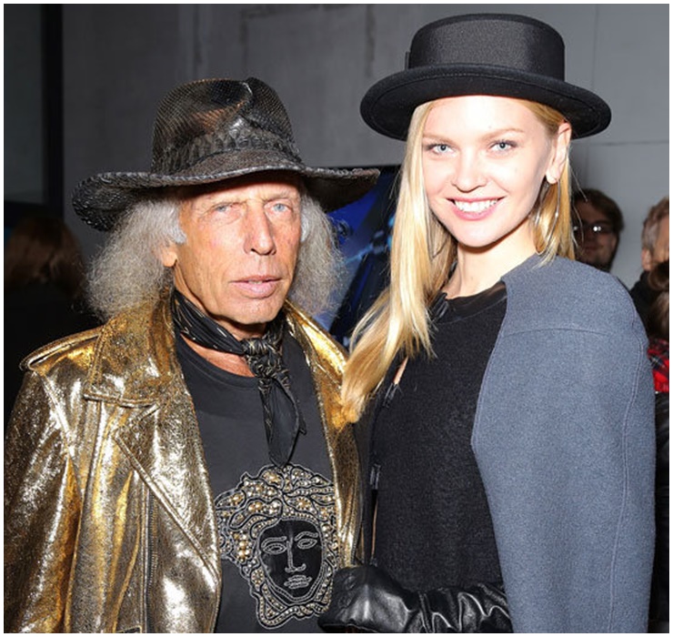 James Goldstein là một triệu phú người Mỹ, đồng thời là siêu sao của NBA. Ông trùm kinh doanh 83 tuổi này nổi tiếng với tình trường dày đặc, luôn có các bóng hồng vây quanh.
