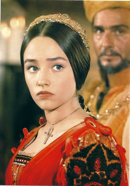 Vẻ đẹp của&nbsp;Olivia Hussey khiến không ít người phải trầm trồ.