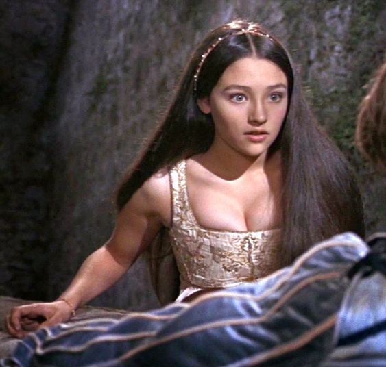 Olivia Hussey được mệnh danh là nàng Juliet đẹp nhất màn ảnh.