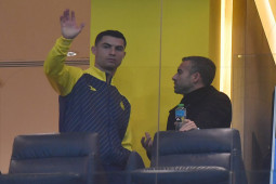 Ronaldo dự khán & pha trò cổ vũ Al Nassr, chứng kiến đội nhà thắng nhẹ