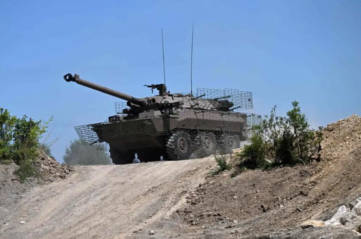 Xe bọc thép AMX-10 của Pháp không có bánh xích như Marder và Bradley. Ảnh:&nbsp;GETTY IMAGES