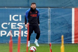 Messi sánh vai Federer vĩ đại nhất, có tái xuất đá cho PSG đêm nay?