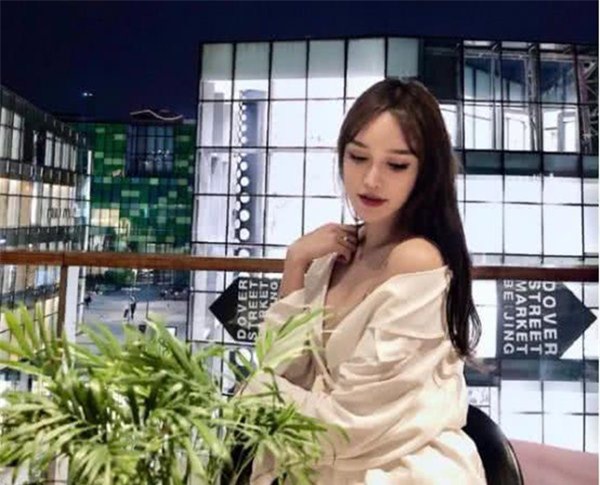 Bé gái phẫu thuật mặt khi 14 tuổi, "đập đi xây lại" 300 lần giờ ra sao sau 17 năm? - 2