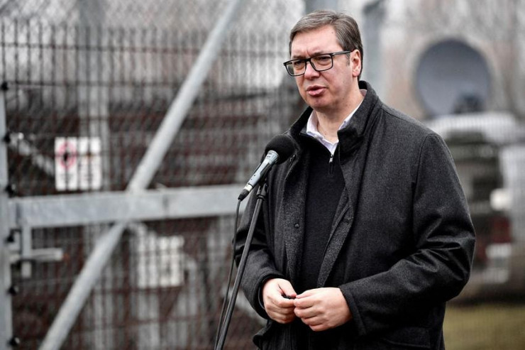 Tổng thống Serbia - ông Aleksandar Vucic phát biểu tại hàng rào biên giới Hungary-Serbia ngày 15-12-2022. Ảnh: REUTERS