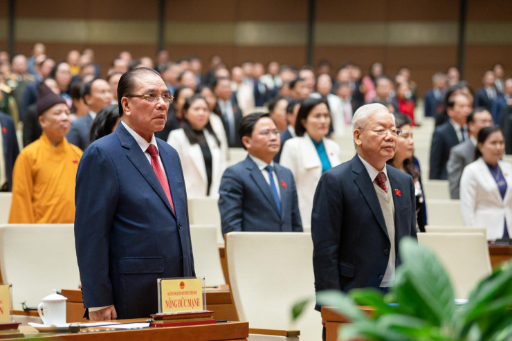 Tổng Bí thư Nguyễn Phú Trọng và các đại biểu tham dự phiên bế mạc kỳ họp. Ảnh: Như Ý