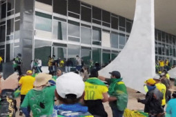 Video: Người ủng hộ cựu Tổng thống Brazil xông vào tòa nhà Quốc hội
