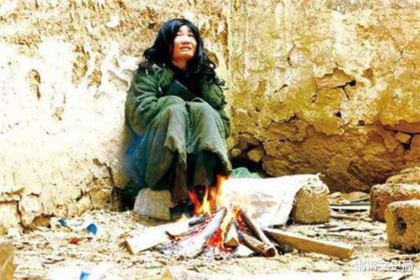 Chàng trai 8 tuổi vẫn được bố mẹ cõng, 23 tuổi chết đói vì không biết tự nấu ăn - 3