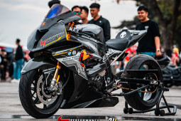 Cận cảnh siêu phẩm BMW S1000RR độ thân dài độc nhất tại Việt Nam