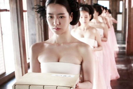 “Kẻ thù của Song Hye Kyo” đẹp hơn nhờ tắm thải độc cơ thể
